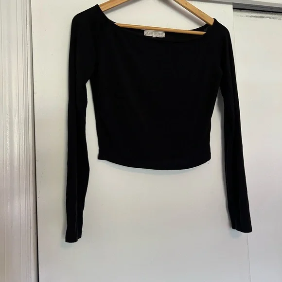 Black Off-Shoulder Long Sleeve Crop Top - Picture 2 of 6